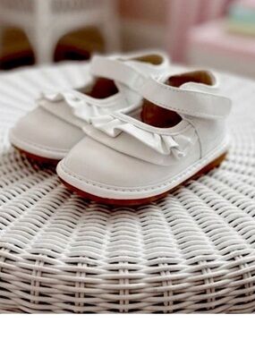 BN Laniecakes White Patent Mary Jane Ruffle Shoes Sz 3